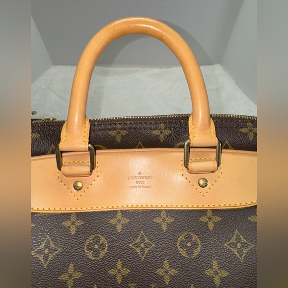 100% Authentic LOUIS VUITTON Monogram Evasion Sports/Travel Bag - Picture 5 of 13